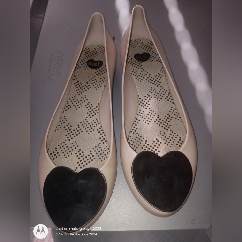 Melissa Plastic Shoes Size 8 Tan and Black Hearts